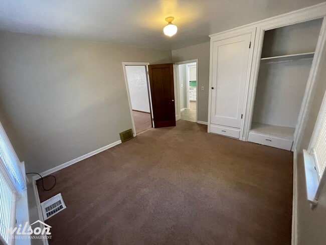 Building Photo - Spacious 4-Bedroom Oasis in the Heart of Yakima – Perfect for Family Living!