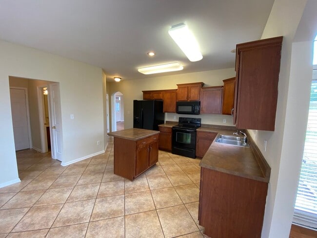 Building Photo - LARGE AND SPACIOUS HOME IN BARTLETT/ARLINGTON