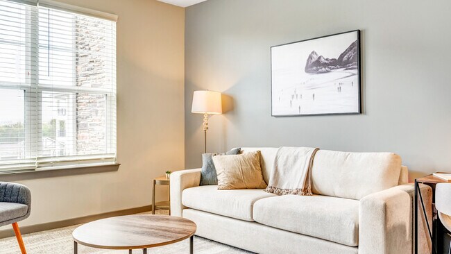 Building Photo - 215 Columns way