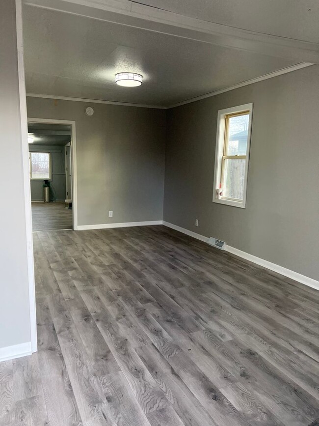 Building Photo - Check out this remodeled 2 bedroom house