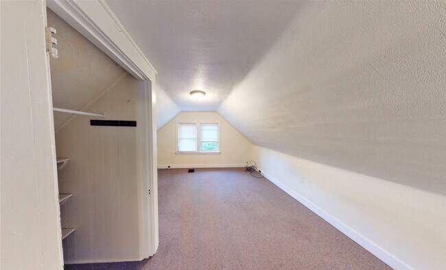 Building Photo - 2424 W Clifton Ave