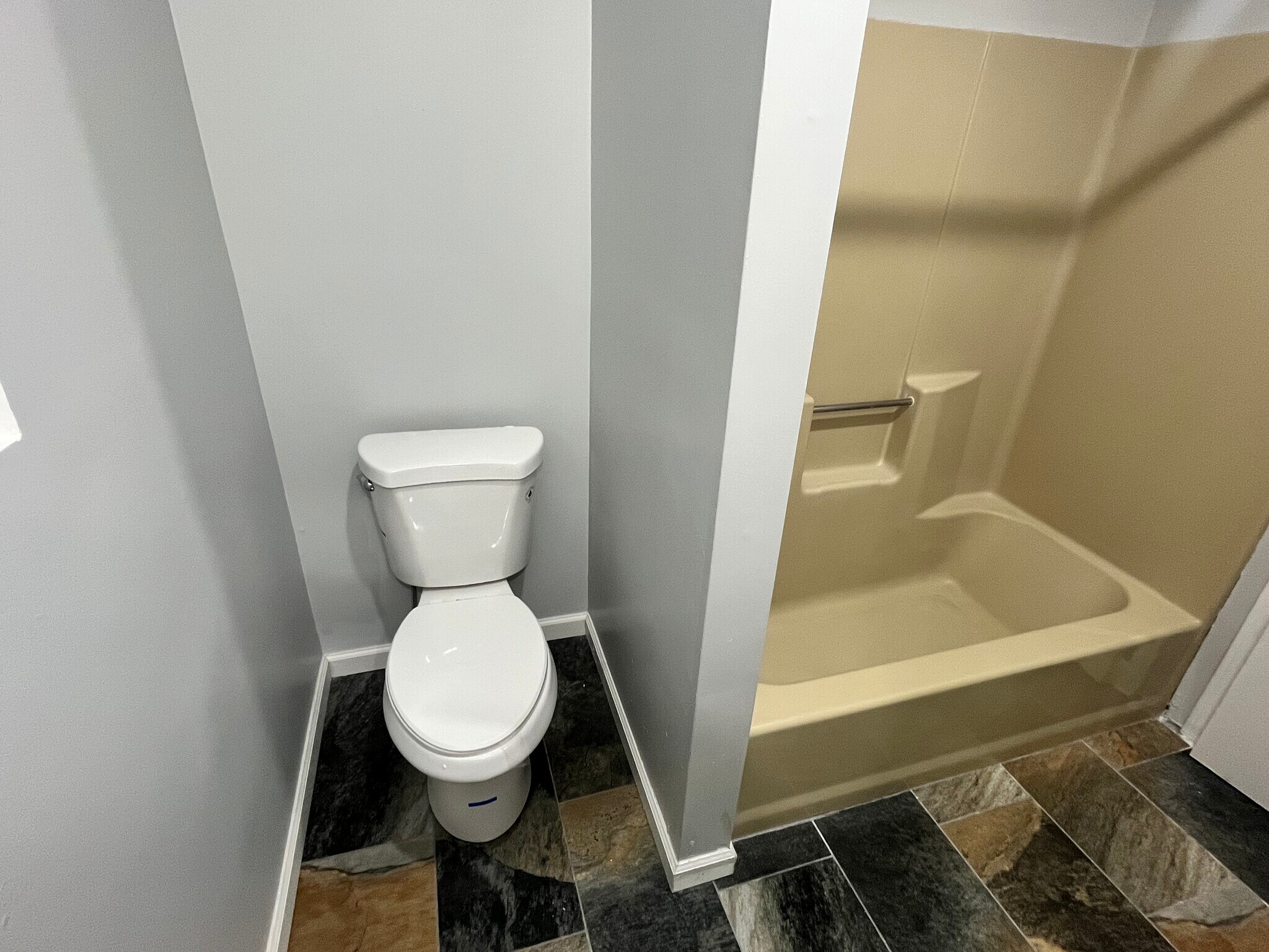 Building Photo - 11 Limerick Dr E