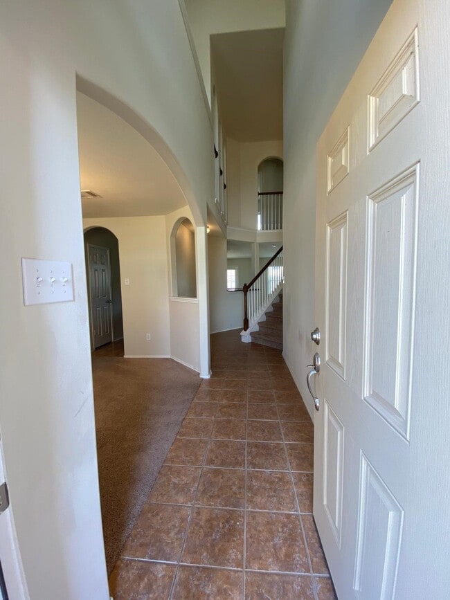 Building Photo - 1515 Daffodil Rd