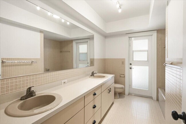 Building Photo - 12365 SW 60th Ct