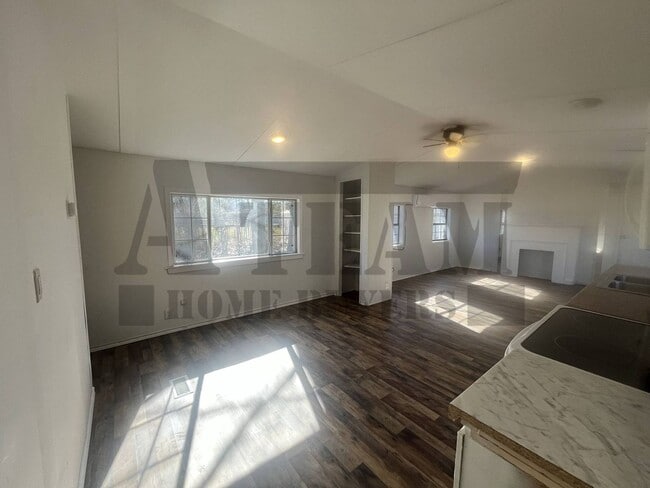 Building Photo - Cozy 2-bedroom, 1.5-bathroom home