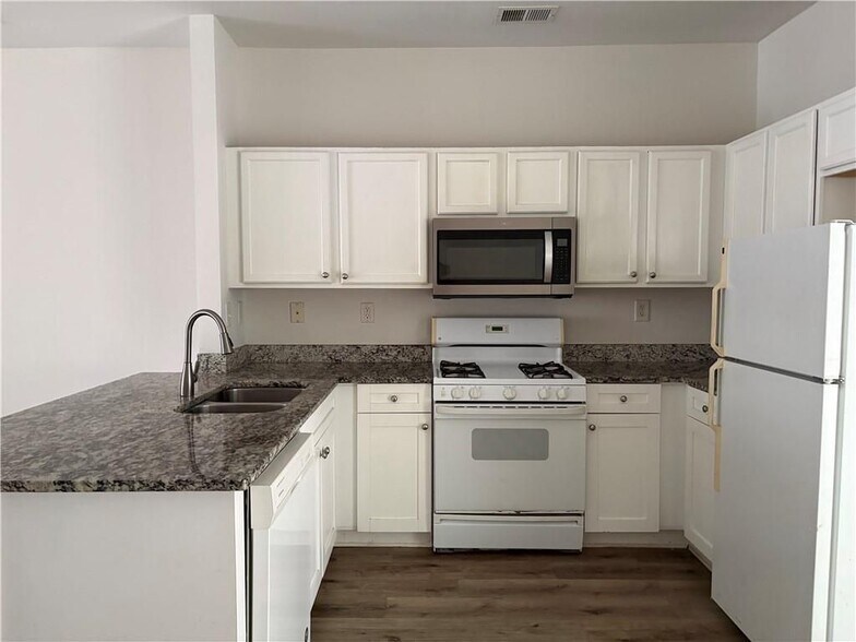Building Photo - 1581 Cove Creek Cir