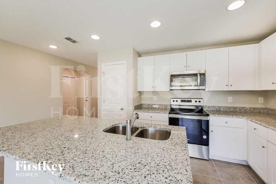 Building Photo - 615 Lindbergh Wy