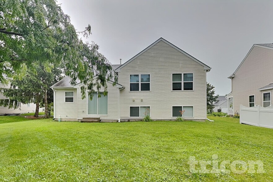 Building Photo - 8007 Shady Oak Rd