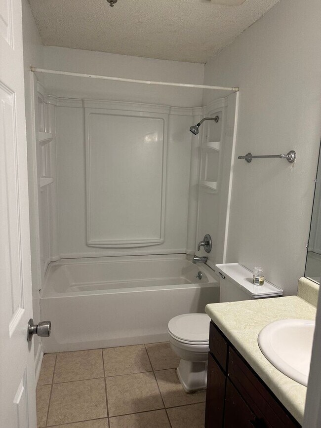 Building Photo - Move in special !!! 1/2 off First months r...