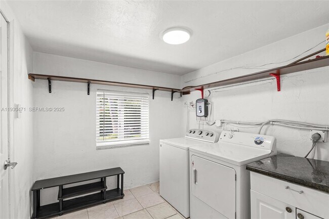 Building Photo - 1300 NE 183rd St