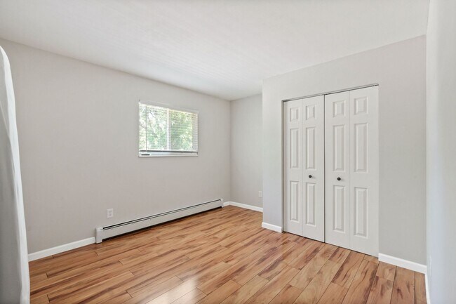 Building Photo - Updated 3-Bedroom End-Unit Townhome in Scotch Pines Condos