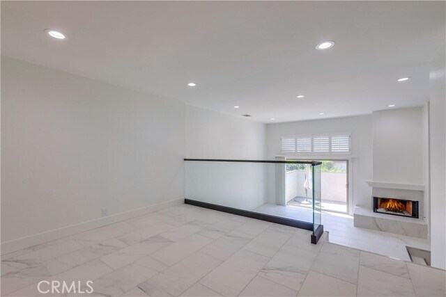 Building Photo - 10 Stardust