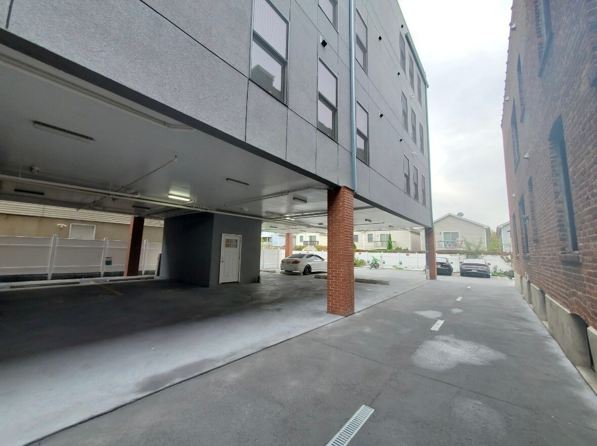 373 Danforth Ave 405 - 369 Danforth Ave