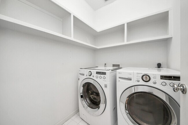 Building Photo - 1014 Montrose Blvd