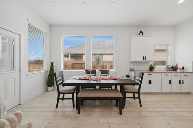 Building Photo - 4512 Bartagrass Dr