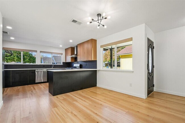 Building Photo - 12907 Water Mill Cove