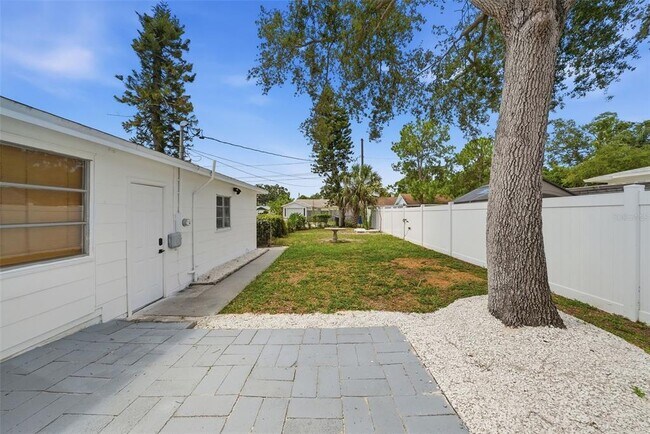 Building Photo - 646 38th Ave N