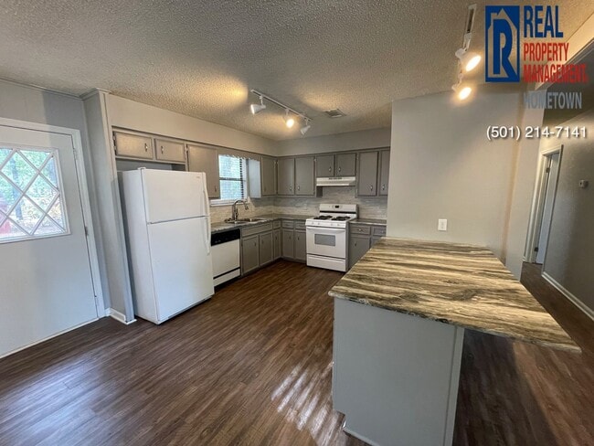 Building Photo - 2712 Carywood Dr