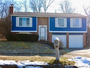 Building Photo - Spacious 3BR Bi-Level Home with 2-Car Garage in Reynoldsburg – $1,850/mo