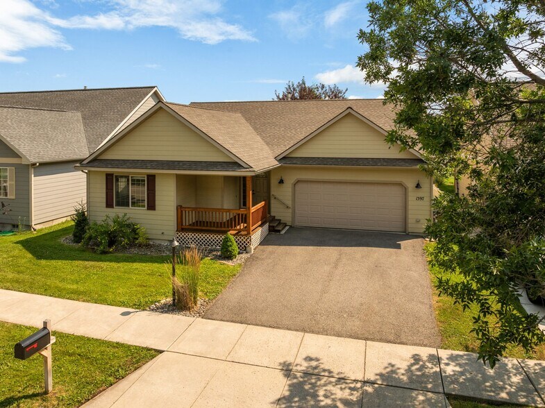 Building Photo - 1397 N River Rock Dr