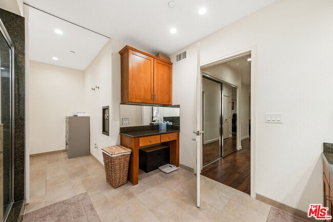 Building Photo - 2111 S Beverly Glen Blvd