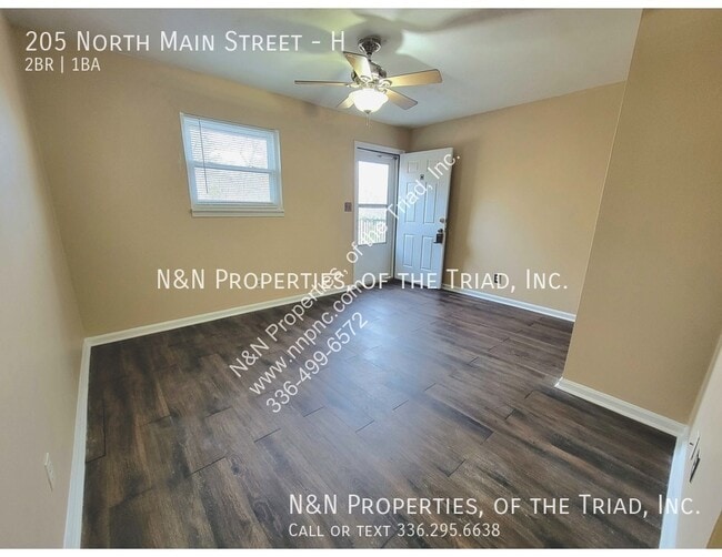 Building Photo - 2 Bedroom Apartment in King NC  Upstairs U...