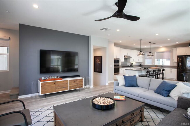 Building Photo - 614 Malibu