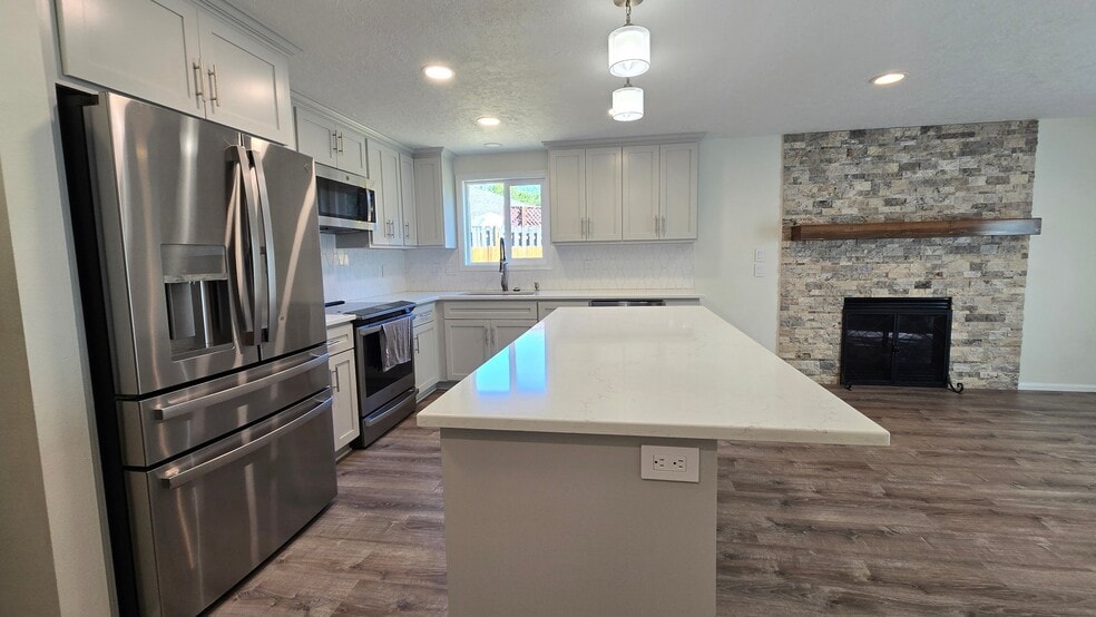 Building Photo - 13938 SW Crist Ct