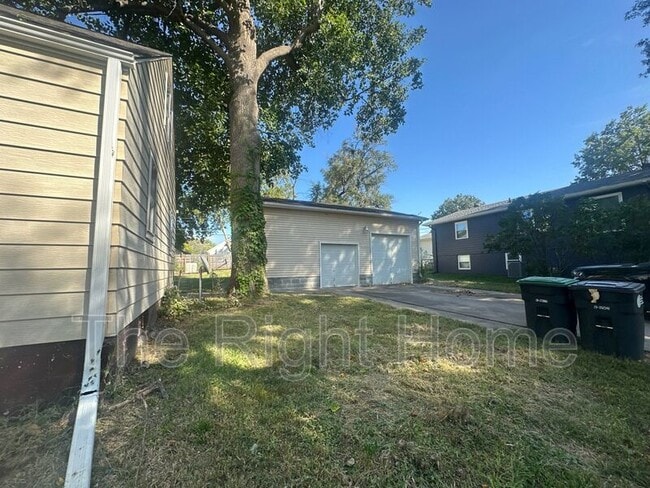 Building Photo - 5417 S 49th St