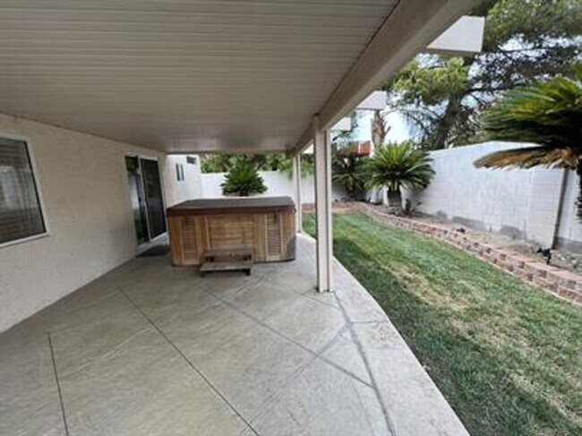 Building Photo - Great Single Story in Silverado Ranch Area