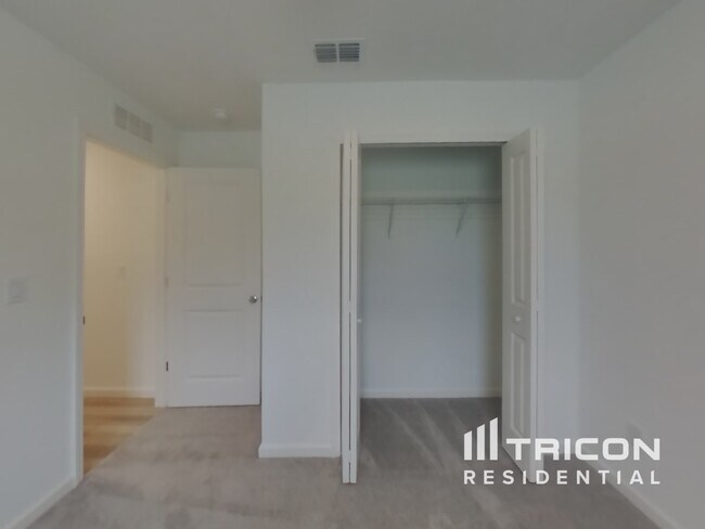 Building Photo - 10746 Lishwood Wy