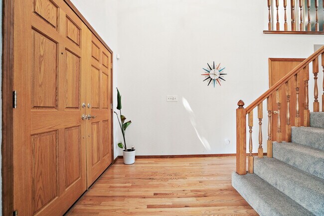 Building Photo - 4180 N Marcliffe Ave