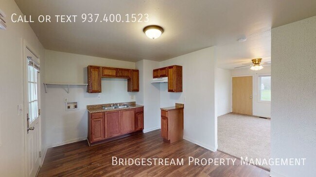 Building Photo - Nice 3 bedroom, 1 bath home with 1 car det...