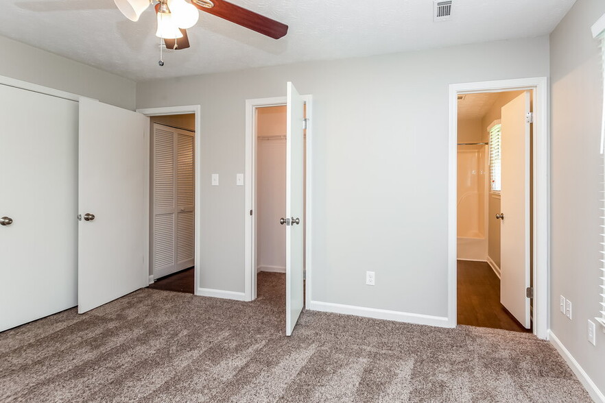 Building Photo - 465 Rosehill Dr