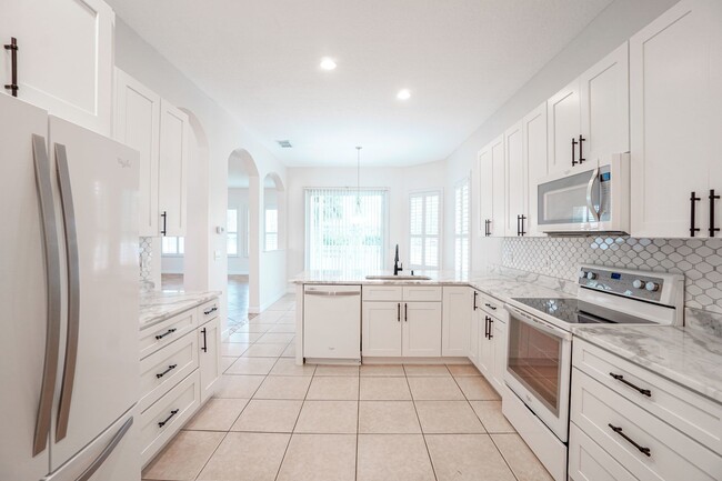 Building Photo - Spacious 4-Bed Home in Magnolia Plantation...