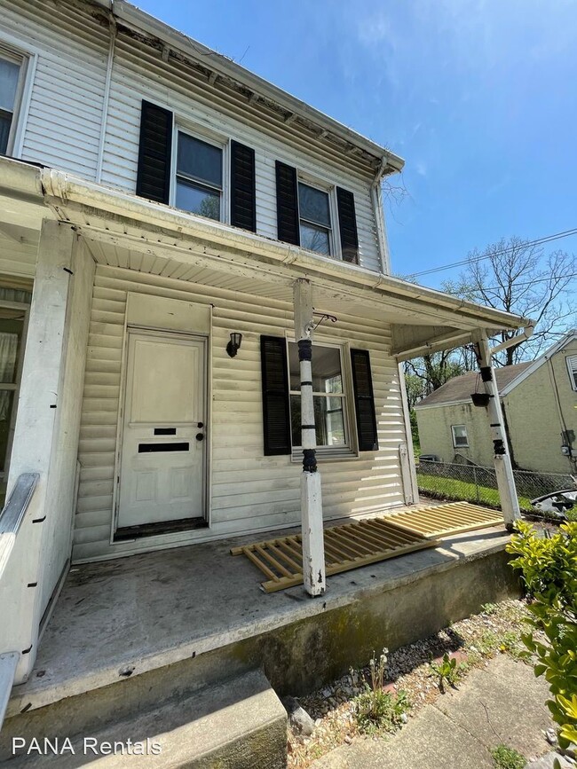 Primary Photo - 3 br, 1 bath House - 107 N. Bingaman Street