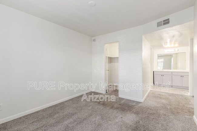 Building Photo - 5995 N 78th St