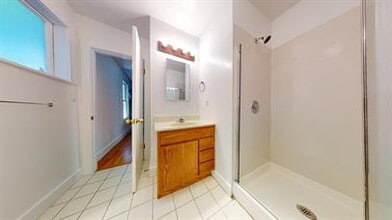 Building Photo - Bright 2BR/2BA in Russian Hill – Steps fro...