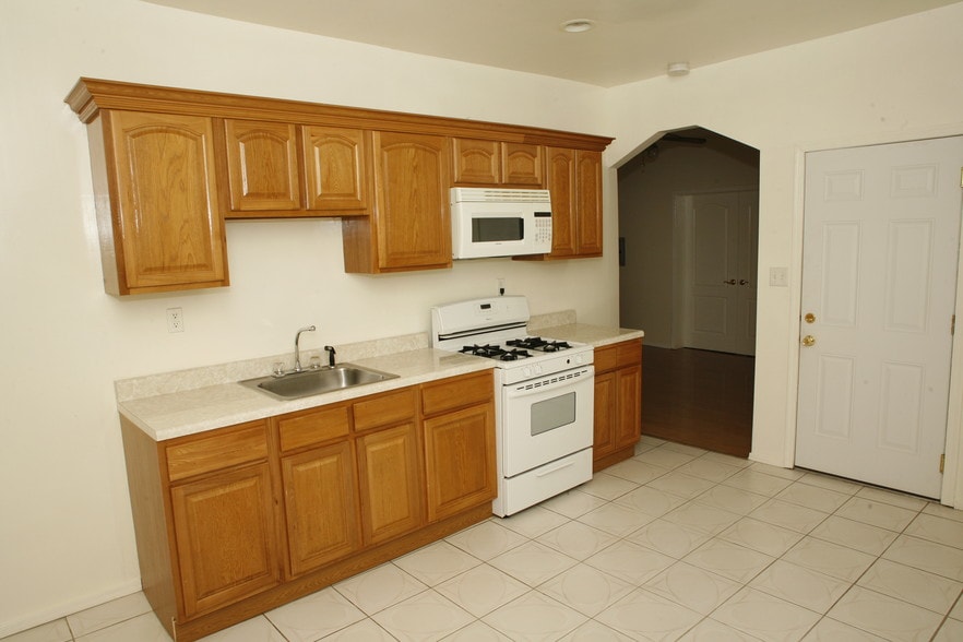 Building Photo - 429 18th Ave