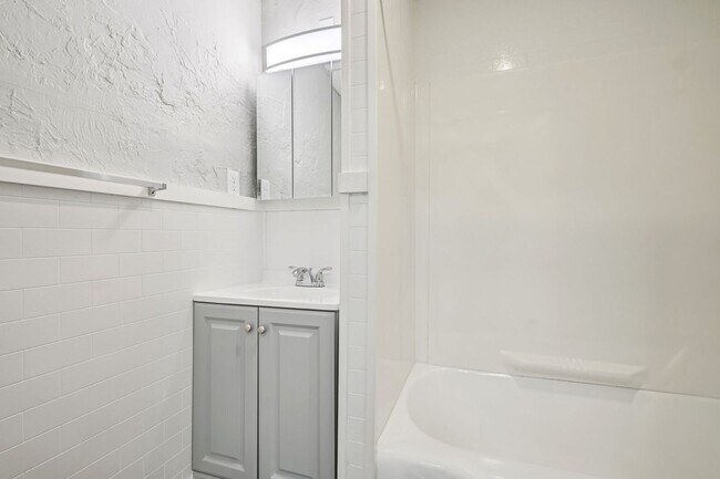 Building Photo - 71 Almont St