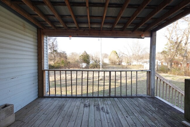 Building Photo - 606 W Tunstall St