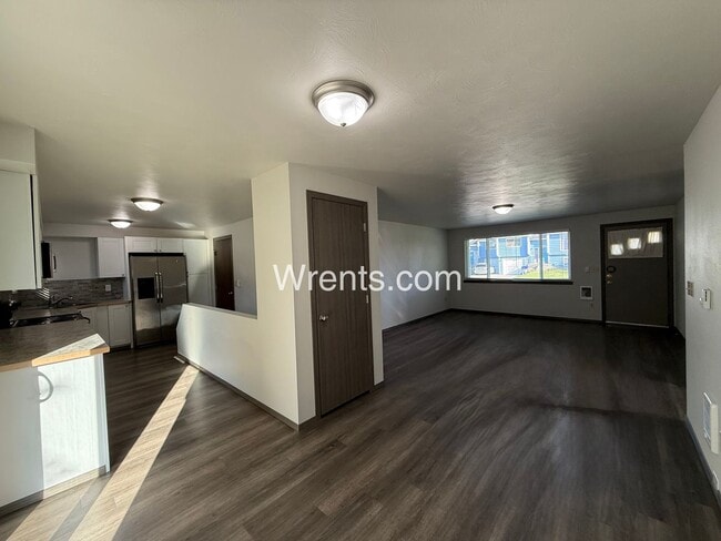 Building Photo - Valley 3 bed 1.5 bath