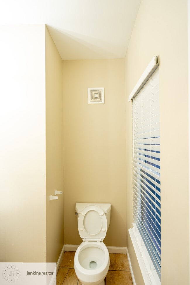 Building Photo - 1188 Ira St SW