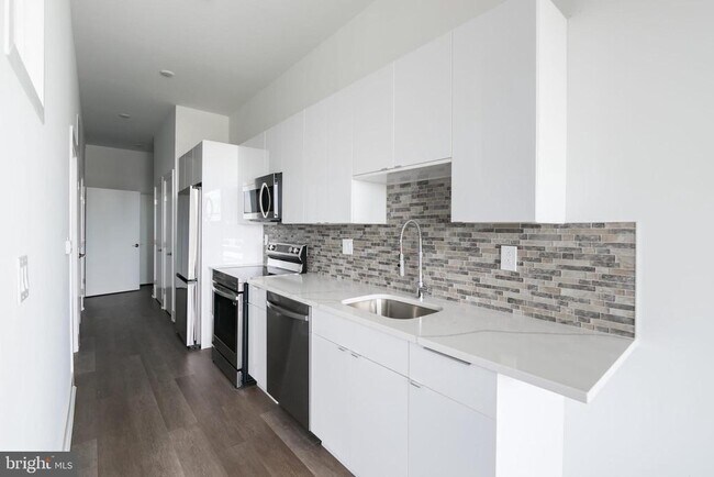 Building Photo - 813 N Broad St