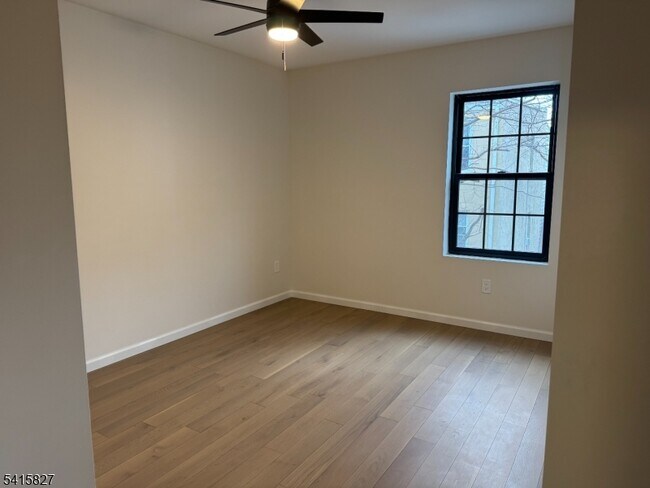 Building Photo - 188 Heckel St