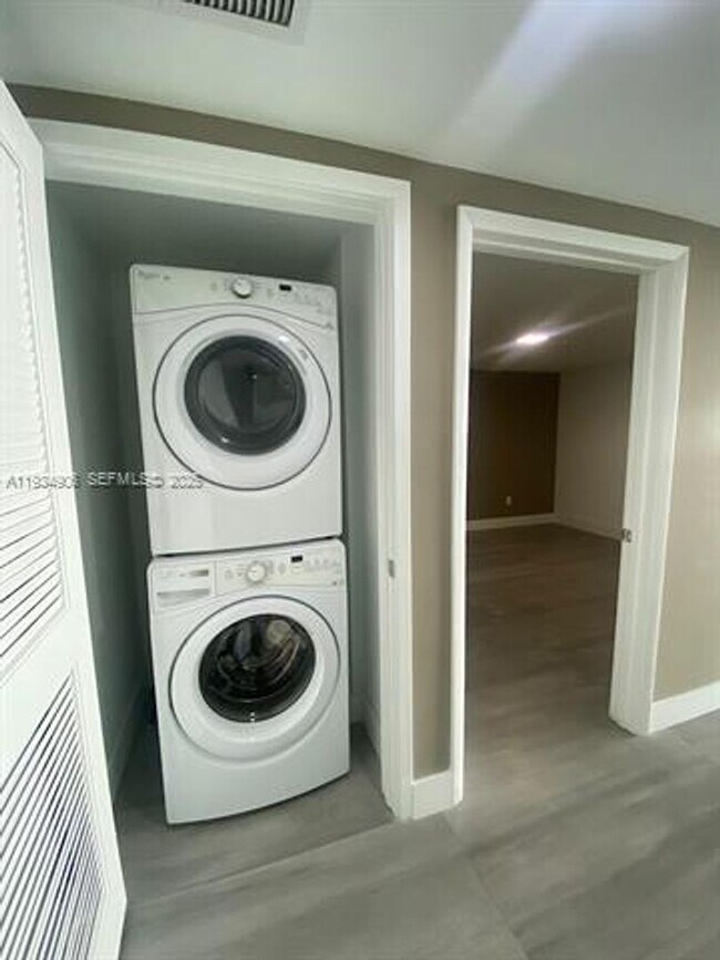 Building Photo - 400 Sunny Isles Blvd