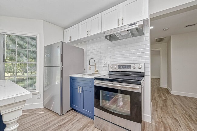 Building Photo - 5609 Denmark St