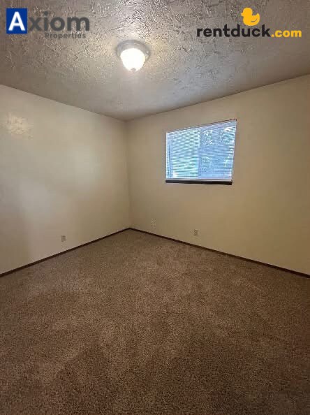 Building Photo - 674 W Cedar-2