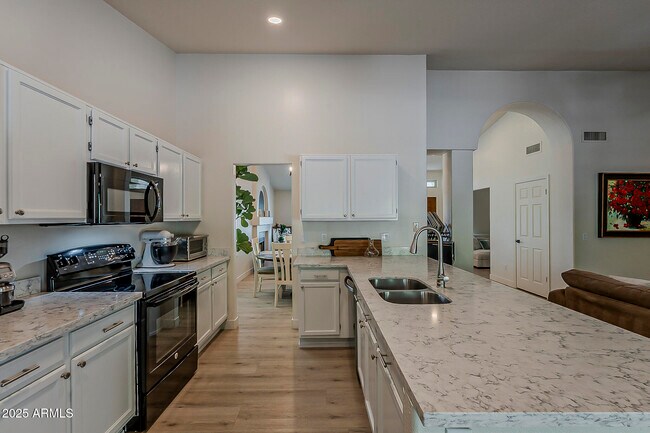 Building Photo - 4730 E Desert Cactus St