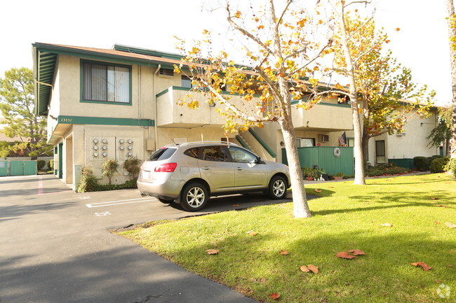 Forest Villas Apartments - Lake Forest Villas